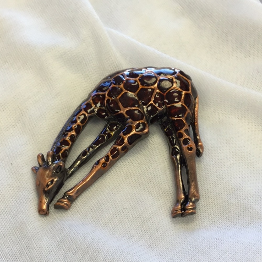 Giraffe Brooch pin